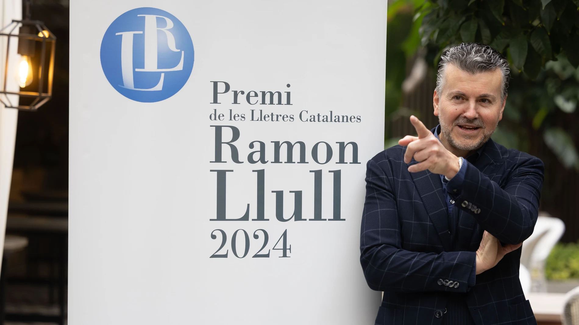 Ramon Gener en la presentación, en Barcelona, del fallo del Premi Ramon Llull