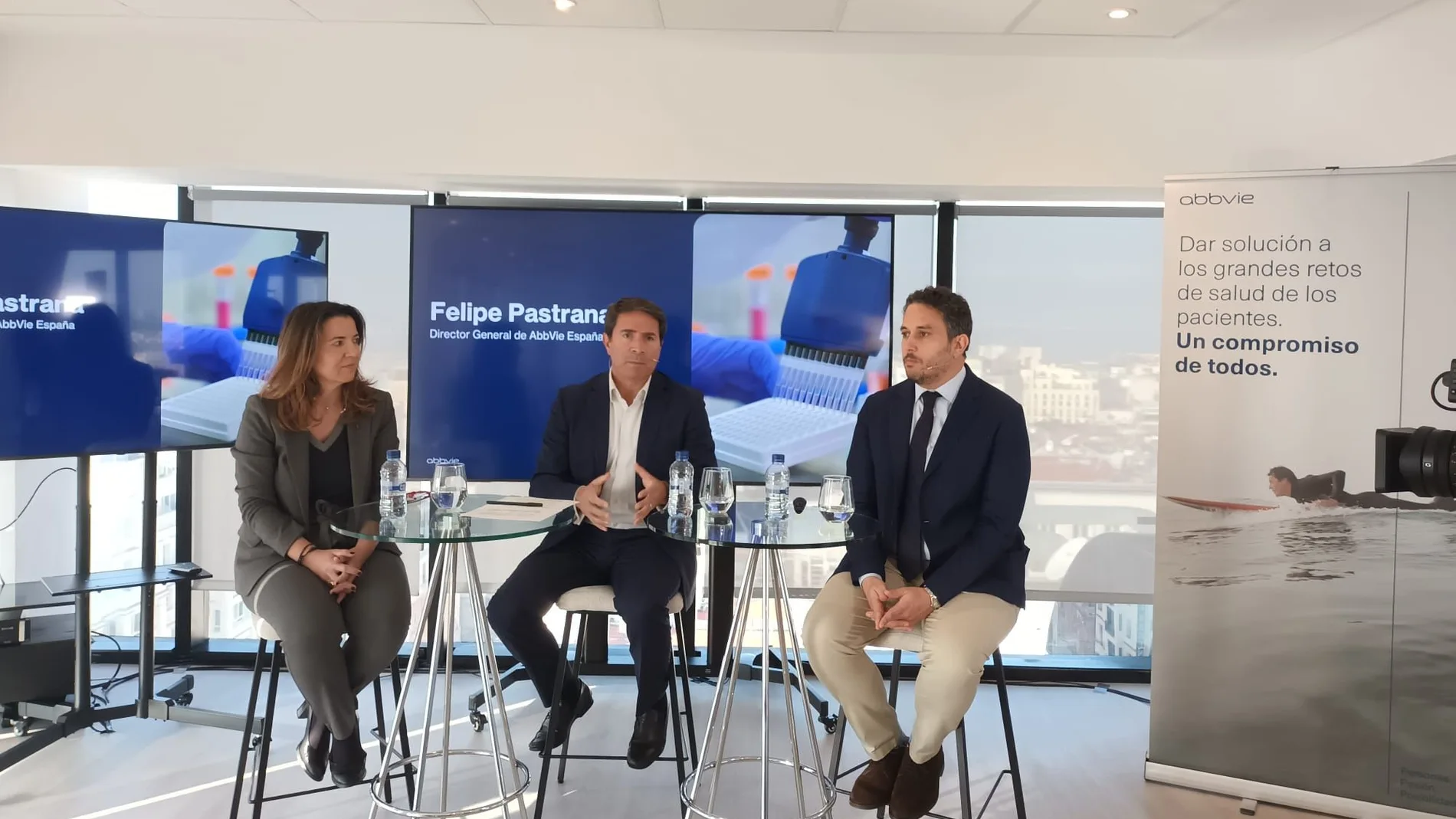 Felipe Pastrana, junto a la doctora Rocío García-Ramos y el Dr. Álvaro Sánchez-Ferro