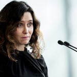 Ayuso quisiera "el mismo interés" del Gobierno con sus socios que con el "hacinamiento de inmigrantes en Barajas"