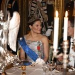 Victoria de Suecia con vestido de H&M.