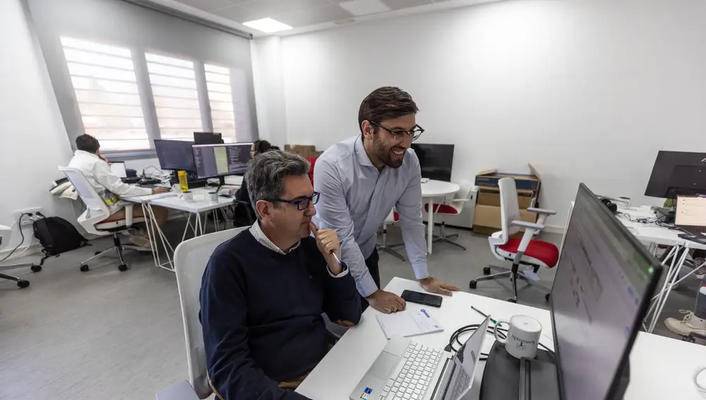 Vivero de empresas de Vallecas. David Gordo, CEO de Komorebi (de pie).