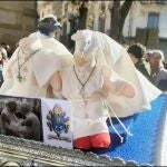 Procesión con los pichones disfrazados. PACMA