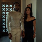 Maya Erskine y Donald Glover reinventan al matrimonio de 'Mr. and Mrs. Smith' en una serie