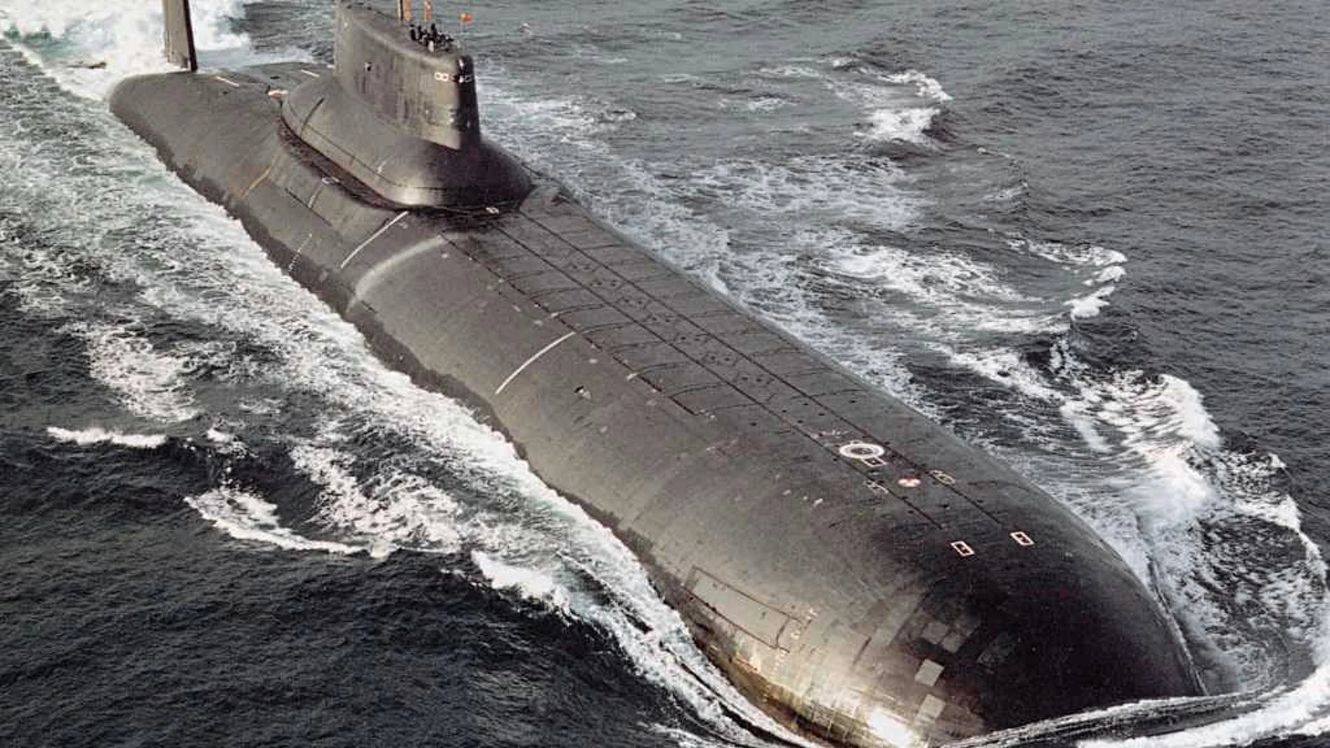 Estos submarinos, los más grandes de la historia naval, desplazan aproximadamente 48.000 toneladas y tienen una longitud de 174,9 metros