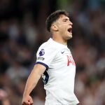 Alejo Véliz con el Tottenham
