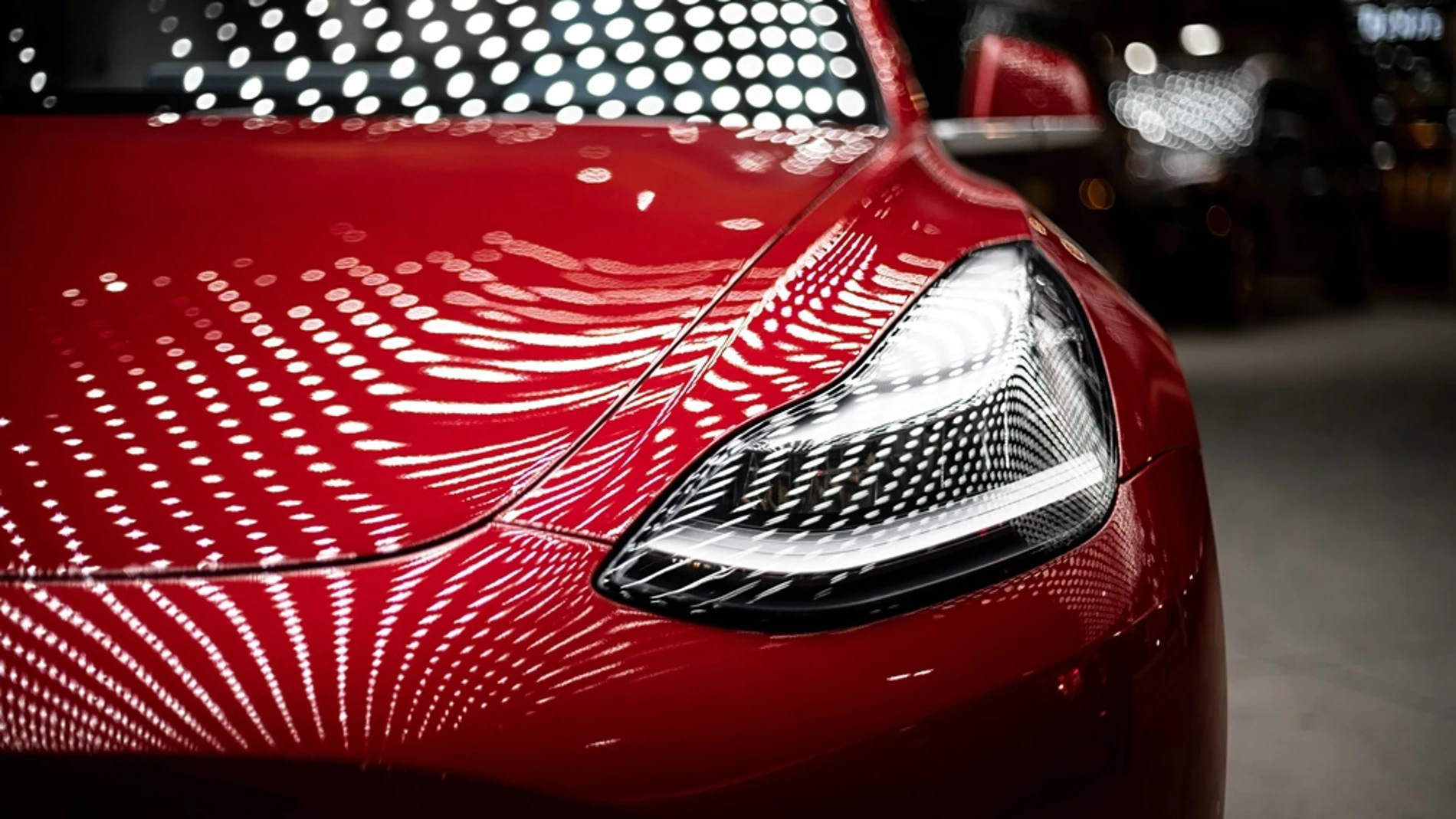Tesla planea invertir hasta 1000 millones de dólares en su propia GPU.