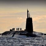 Un submarino británico HMS Vanguard en la base naval escocesa de Faslane