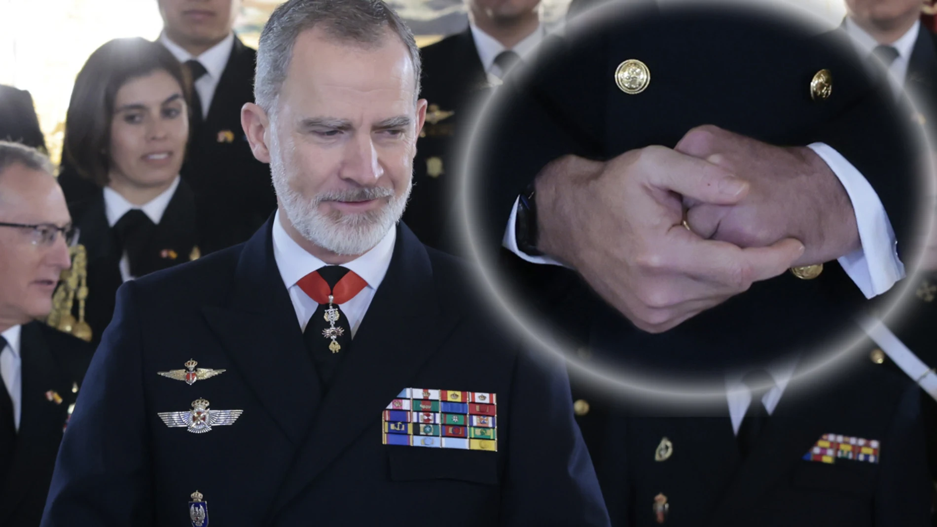 El Rey Felipe VI con la mano amoratada