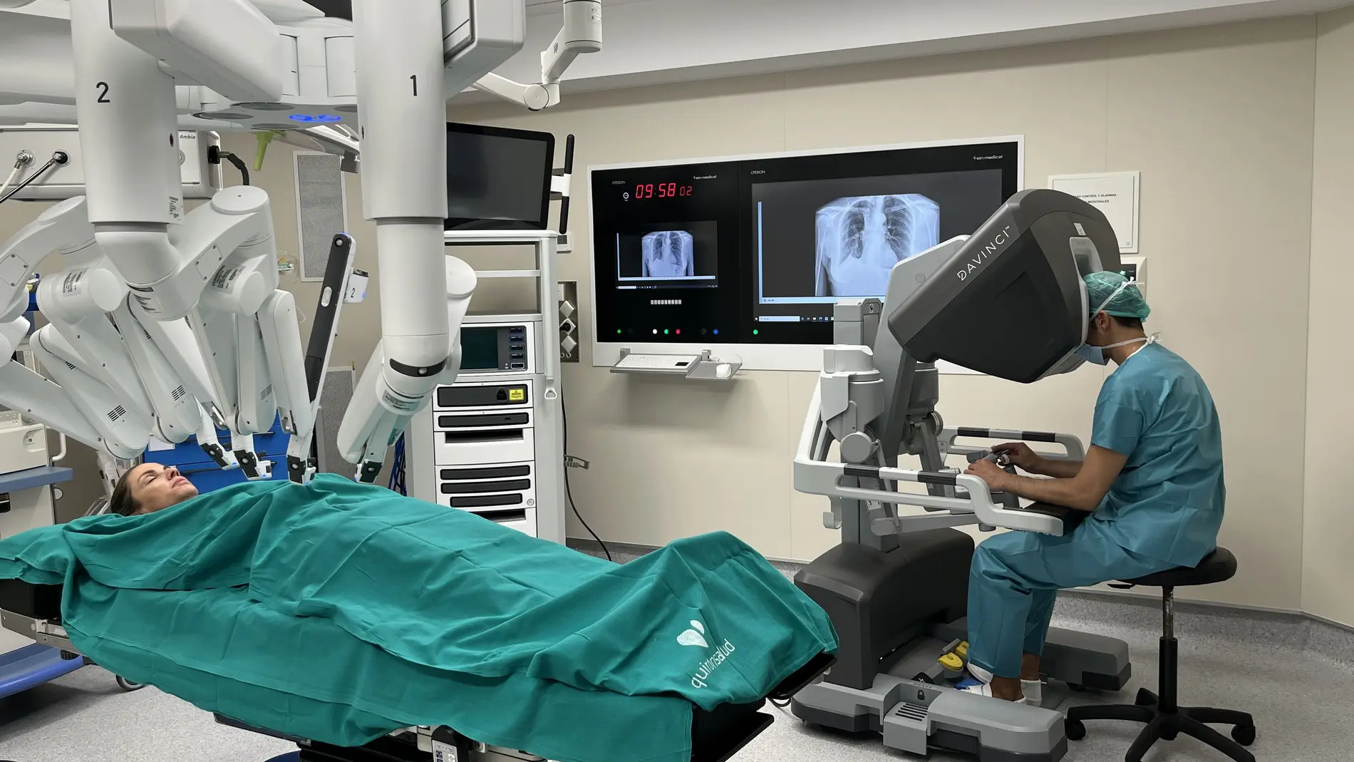 Operación con el Robot Quirúrgico Da Vinci en el Hospital Quirónsalud Sagrado Corazón