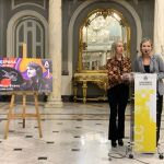 Las hijas de Nino Bravo durante la presentación del sello en el Salón de Cristal del Ayuntamiento de Valencia