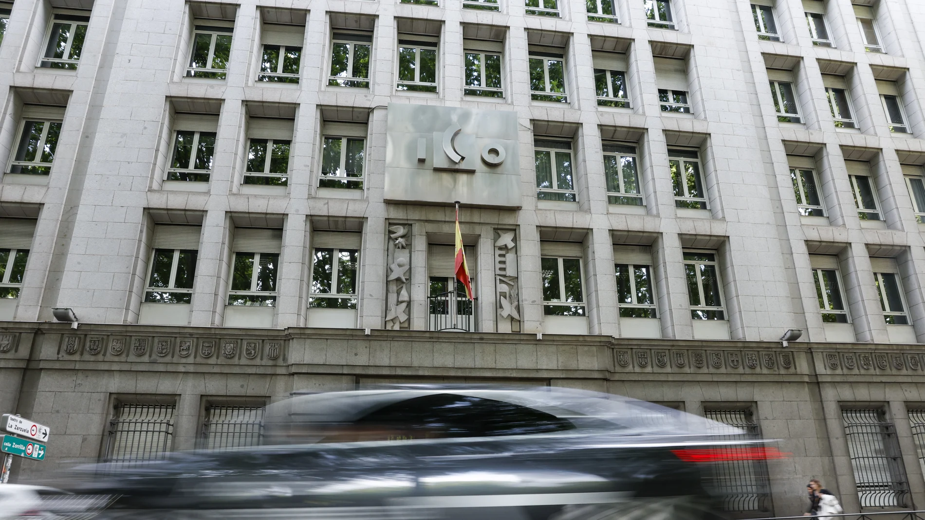 MADRID, 08/05/2023.- Fachada exterior del edificio del Instituto de Crédito Oficial (ICO), este lunes en Madrid. El Consejo de Ministros autorizará mañana la creación de una línea de avales del ICO que cubra hasta el 20 % del crédito hipotecario de familias con hijos a cargo y jóvenes de hasta 35 años, junto a otras medidas ya anunciadas para impulsar la promoción de más de 60.000 pisos con los que ampliar el parque público. EFE/ JuanJo Martín