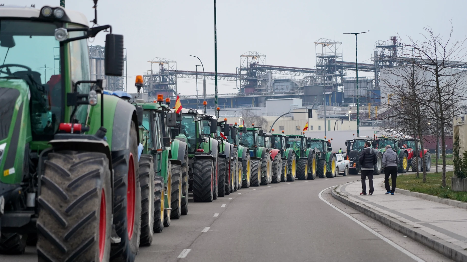Atasco por los tractores en Mecaolid Valladolid