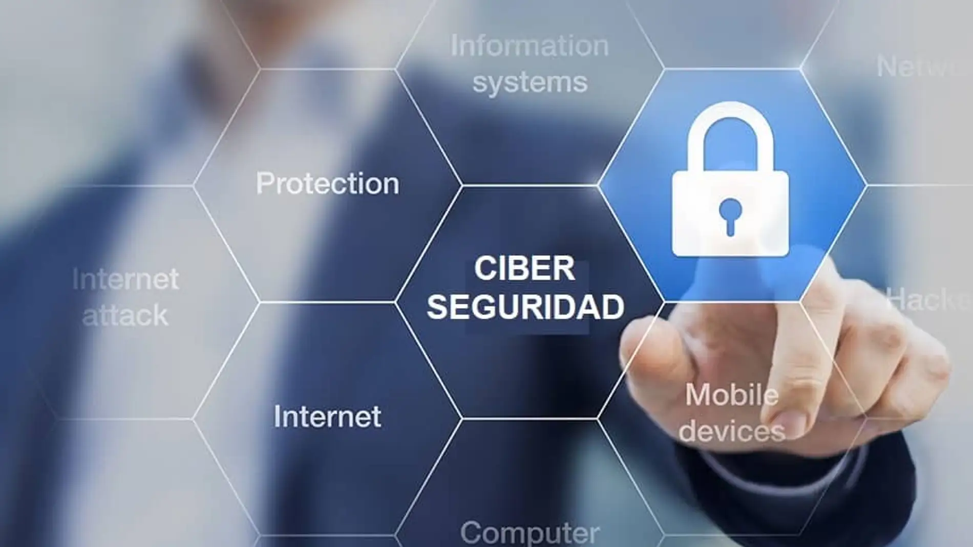 La protección de datos y medios digitales es fundamental.