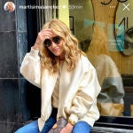Marta Sánchez con bomber satinada.
