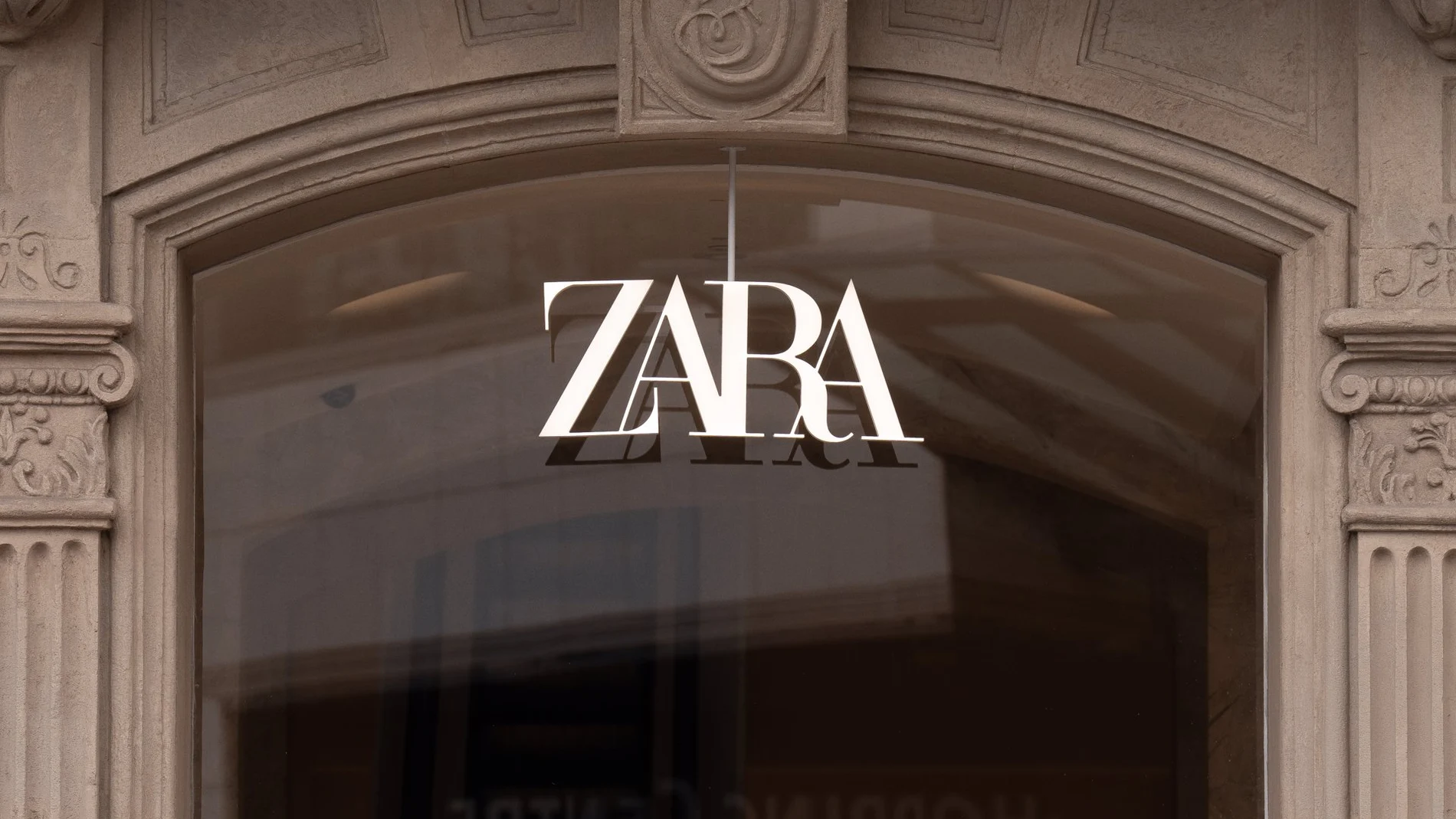 Economía/Empresas.- Unos 28.000 dependientes de Inditex cobrarán este mes el incentivo anual vinculado a las ventas