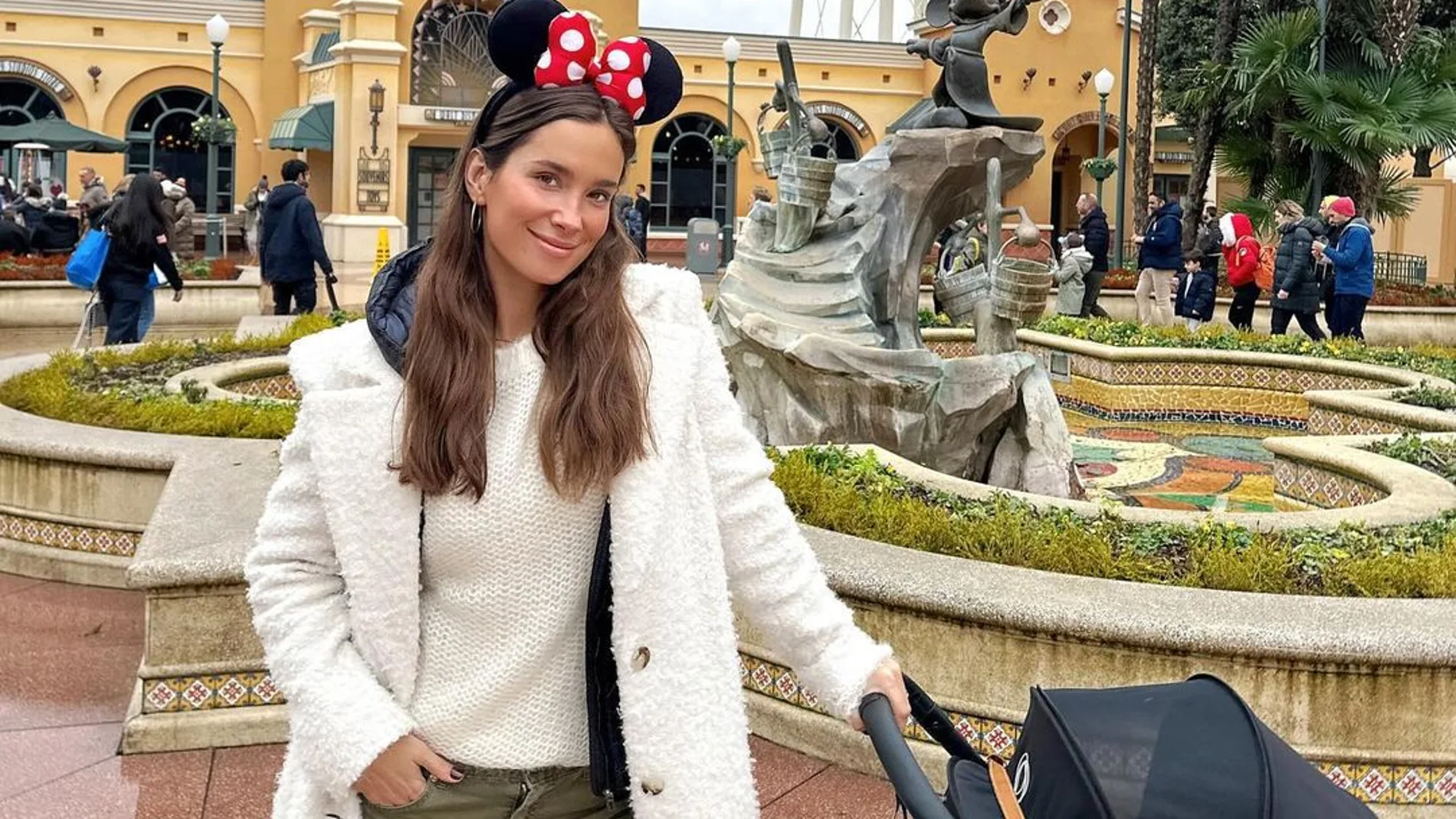 María Pombo con jeans cargo de Zara.