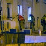 Emergencias trata de localizar a tres vecinos del edificio derrumbado en Badalona