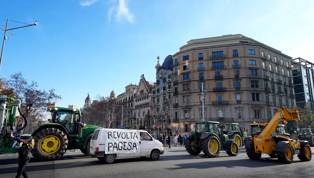 Centenares de tractores de la marcha agrícola llegan a Barcelona