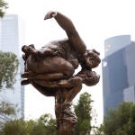 Inauguración de la escultura El Beso. en Parque Norte. © Jesús G. Feria.