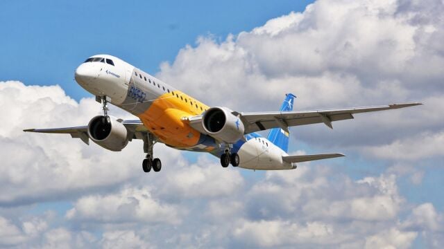 Un avión de la compañía brasileña Embraer
