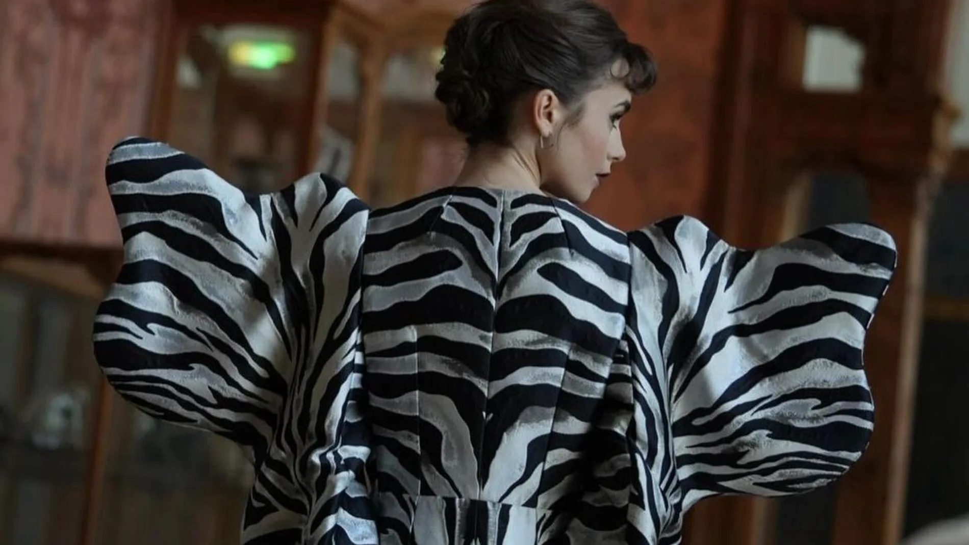 Lily Collins revela sus mejores looks de 'Emily en París': ¡La cuarta temporada está en marcha!