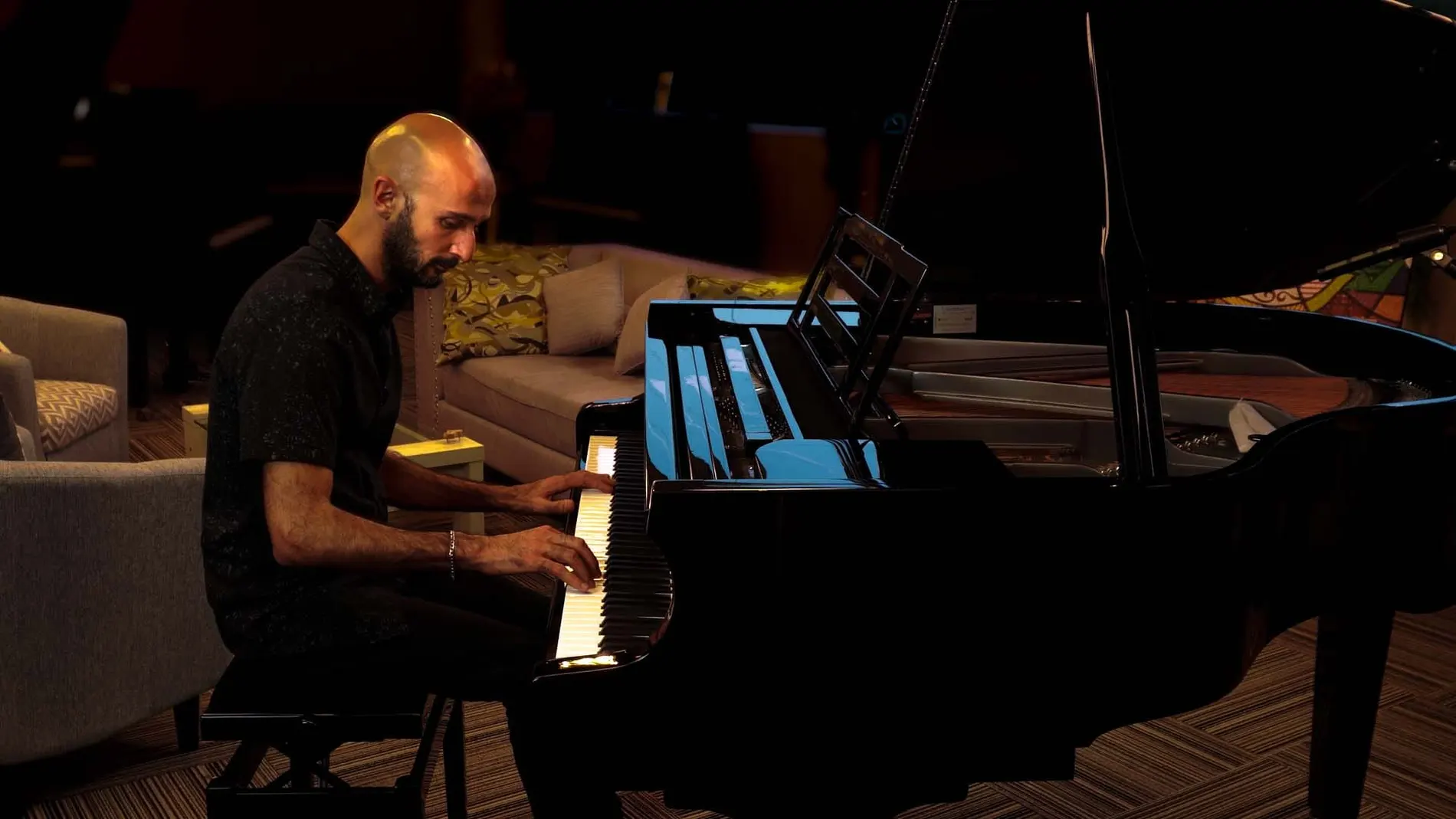 Bruno Valenti, compositor de la banda sonora de “Un ángel llamado Rebeca"