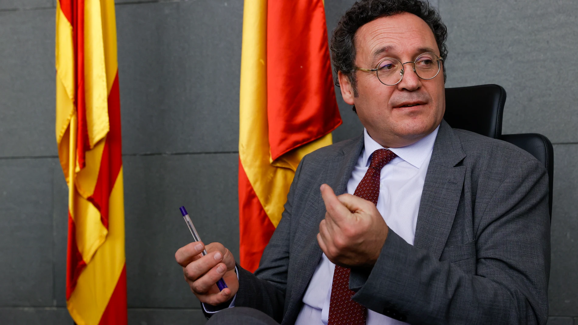 GRAFCAT9450. L'HOSPITALET DE LLOBREGAT (BARCELONA) (ESPAÑA), 07/02/2024.- El fiscal general del Estado, Álvaro García Ortiz, momentos antes de presidir la Junta de Fiscales celebrada este miércoles en la Ciutat de la Justicia de Barcelona,desde donde ha abogado por "armar una unidad de criterio" en la causa de Tsunami Democràtic y la posible investigación al expresidente de la Generalitat Carles Puigdemont por terrorismo, en la que el ministerio público todavía no ha tomado una decisión firme...