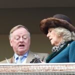 Andrew Parker Bowles y la Reina Camilla en 2012