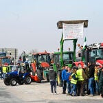 Un dispositivo policial vigila a los agricultores en Granada, donde no se registran cortes