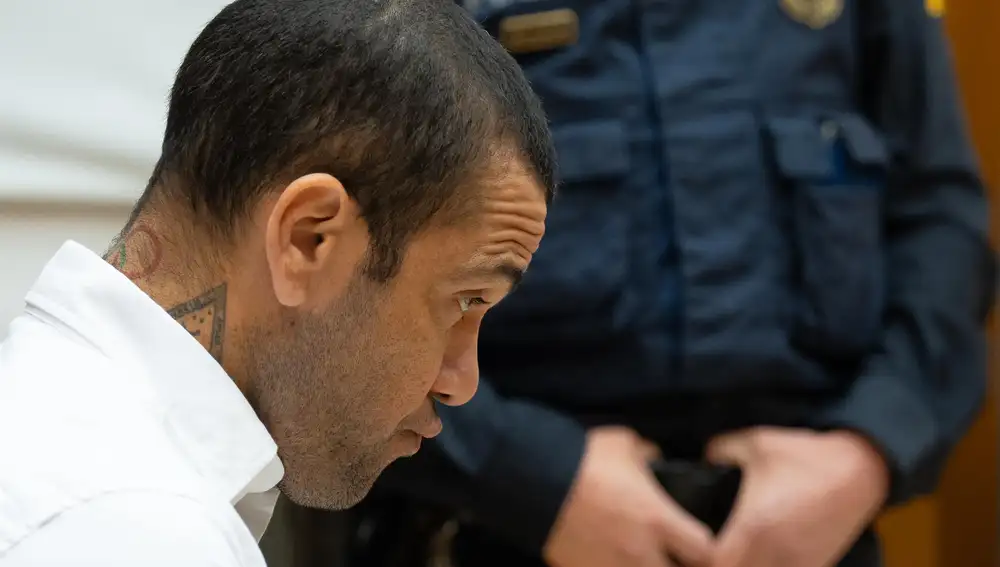Forenses afirman que la denunciante de Alves se golpeó en la rodilla y que "no estaba simulando"