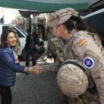La ministra de Defensa, Margarita Robles, con los militares españoles desplegados en Irak