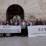 La división en Les Corts se escenificó también en la repulsa al asesinato de Rocío