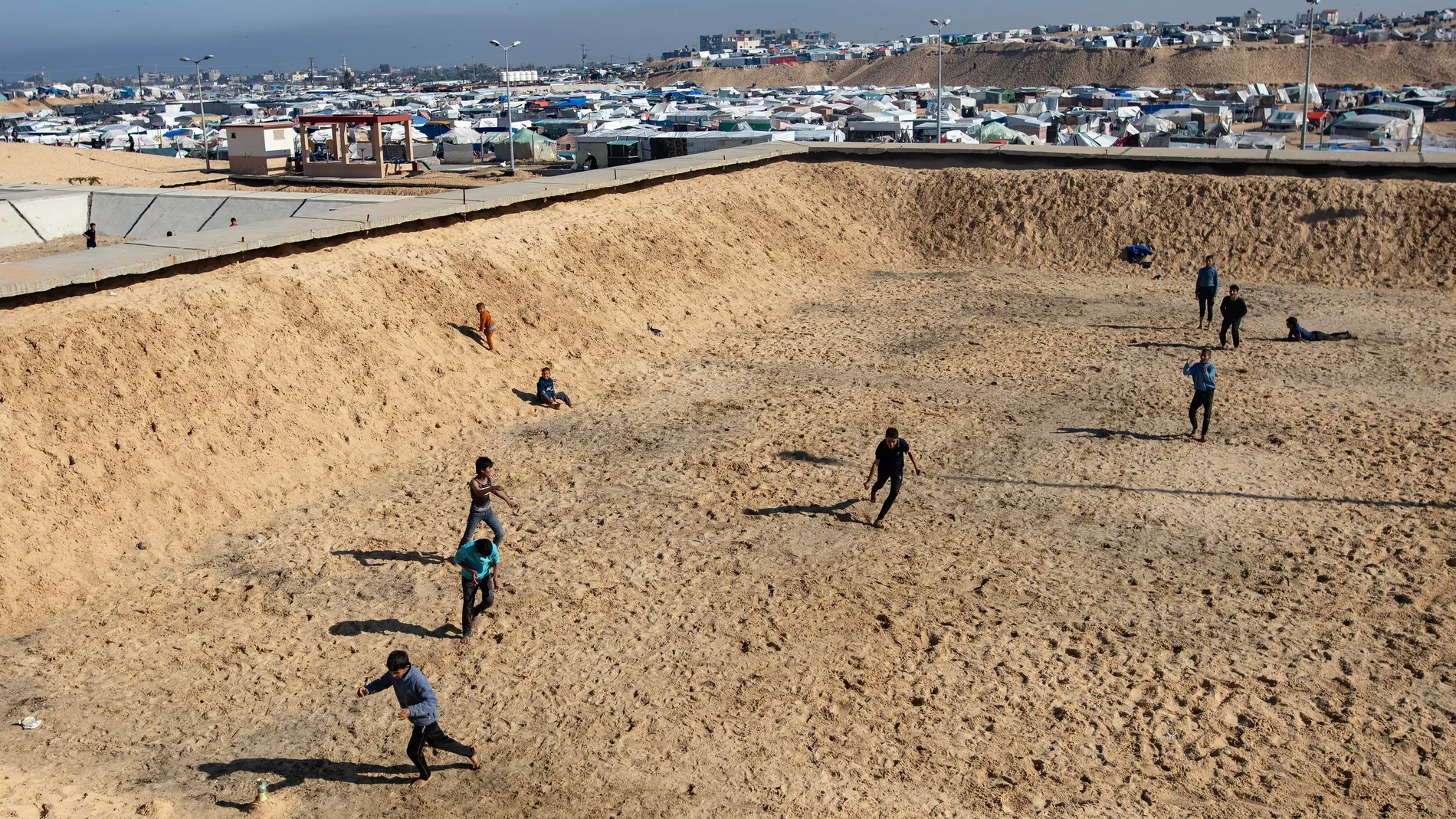 Gaza (---), 08/02/2024.- Internally displaced Palestinian children play soccer at the Rafah refugee camp, southern Gaza Strip, 08 February 2024. Since 07 October 2023, up to 1.9 million people, or more than 85 percent of the population, have been displaced throughout the Gaza Strip, some more than once, according to the United Nations Relief and Works Agency for Palestine Refugees in the Near East (UNRWA), which added that most civilians in Gaza are in 'desperate need of humanitarian assistan...