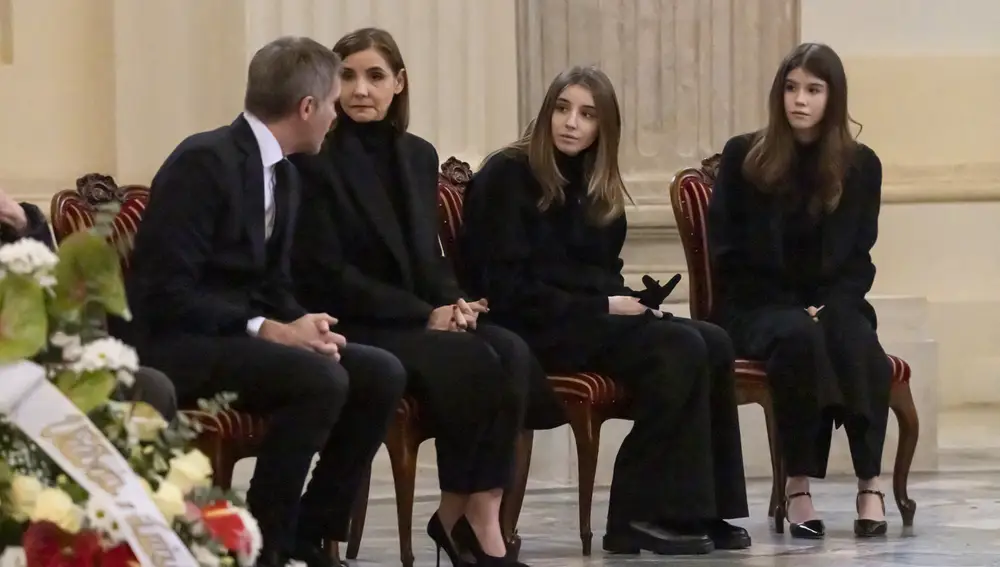 Manuel Filiberto de Saboya con su mujer y sus hijas