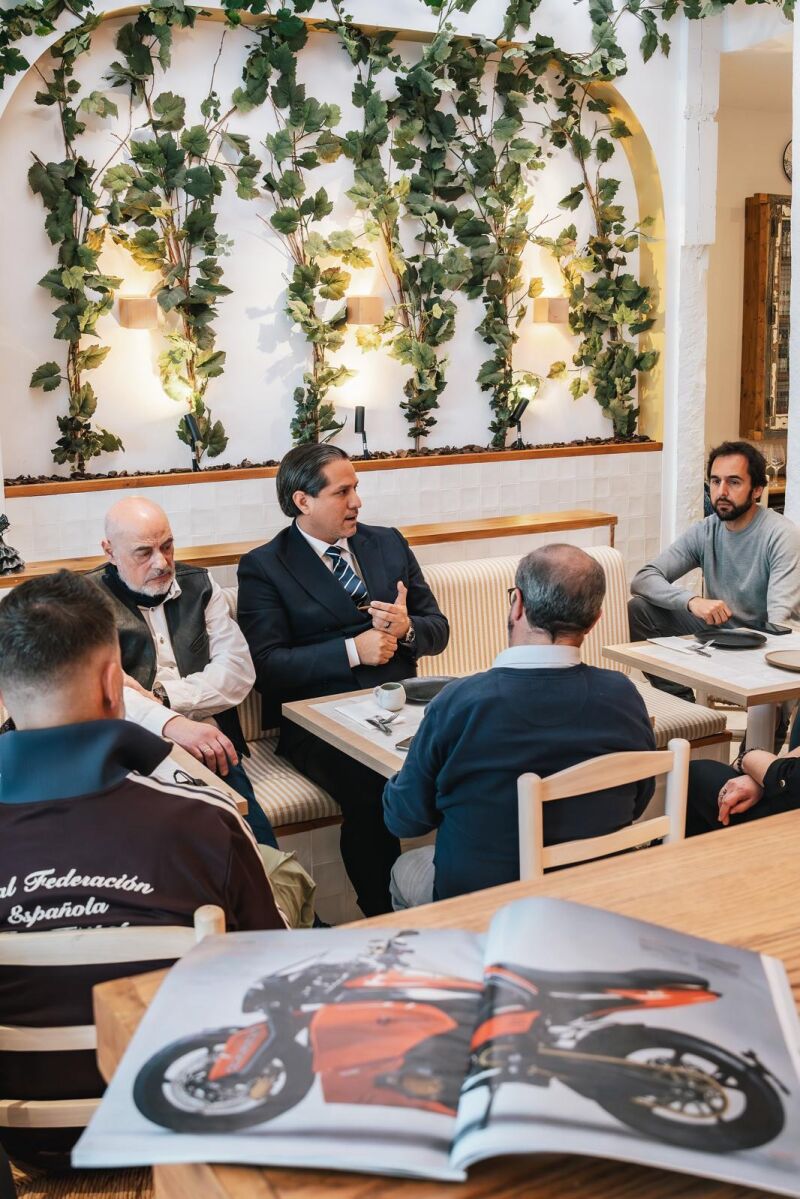 “El Grupo Soriano es un grupo financiero, que lleva muchas verticales en varios sectores industriales que apunta a España con el corazón y el sentir del renacimiento de la marca&quot;, explicó Marco Antonio Soriano IV.