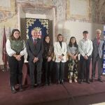 Foto de familia de Lucas, Largo y Arias con los premiados