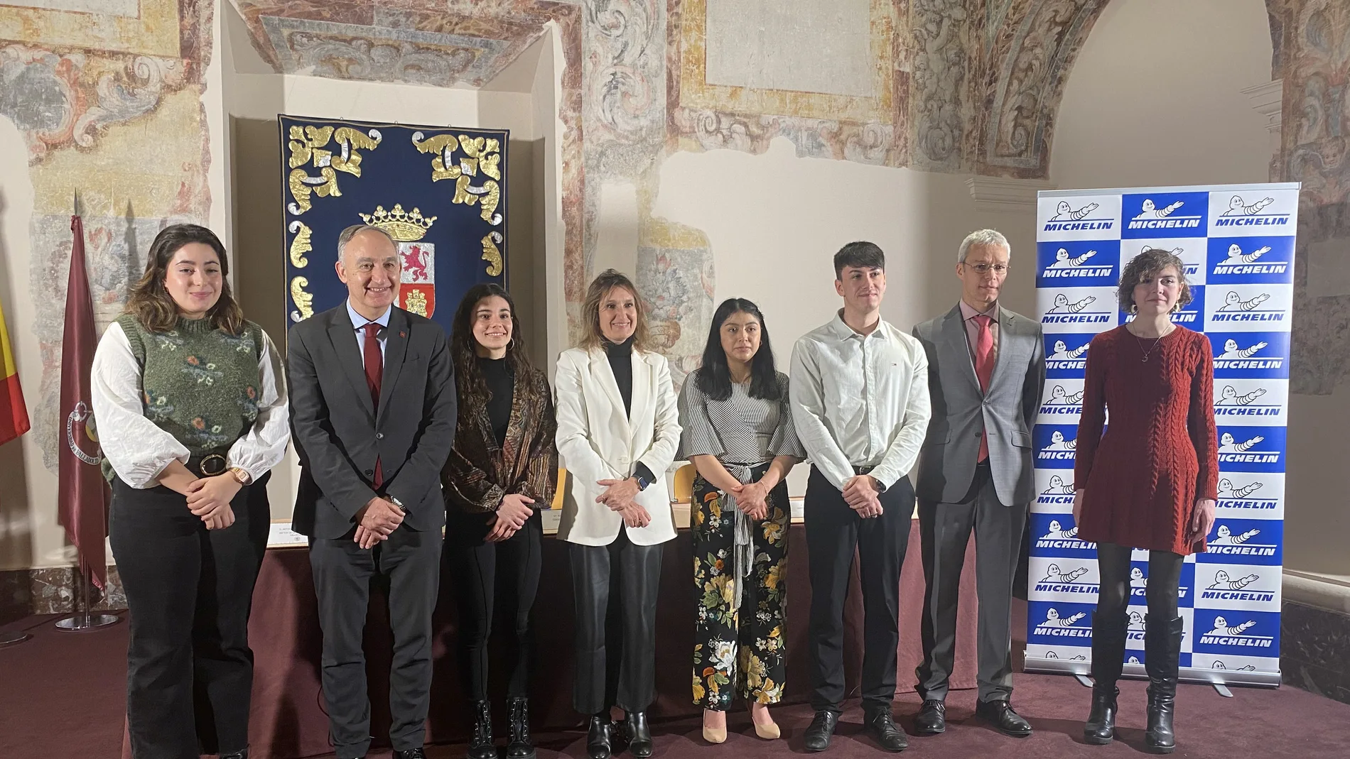Foto de familia de Lucas, Largo y Arias con los premiados