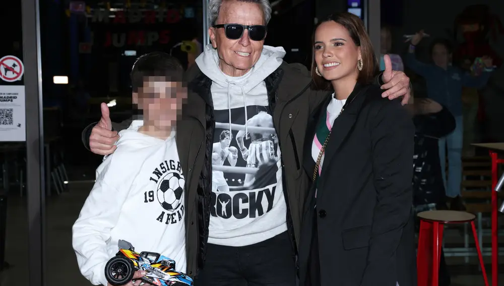 José Ortega Cano y Gloria Camila con el pequeño José María