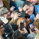 Pedro Sánchez arropa a Besteiro en Vigo