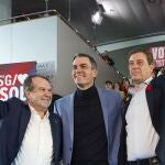Caballero, con Sánchez y Besteiro, en un mítin en Vigo esta campaña.