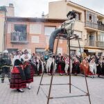 Las mujeres prenden fuego al pelele en Zamarramala