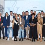 El presidente de la Generalitat valenciana, Carlos Mazón, junto a los premiados