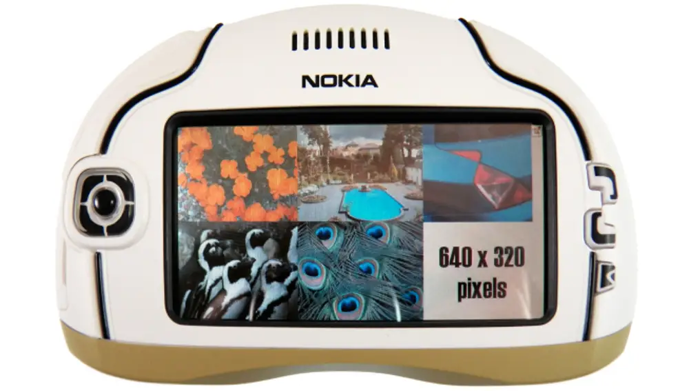 Nokia 7700.