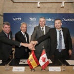 Imagen del cierre del acuerdo histórico firmado entre Indra y NAV CANADA