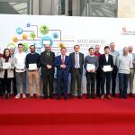 El consejero González Gago junto a los premiados