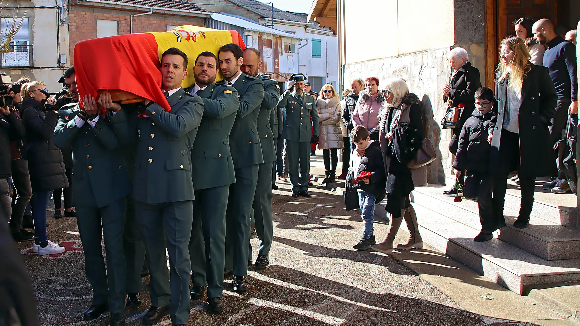 Nogarejas (León) despide al guardia civil asesinado por una narcolancha en Barbate