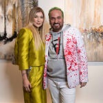 La pintora Elena Ksanti y la firma Maison Mesa unen arte y moda con esta colaboracion en el marco de Madrid es