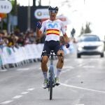 Lazkano celebra su triunfo en la Clásica de Jaén