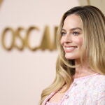 Margot Robbie en el almuerzo de los nominados al Oscar 2024.