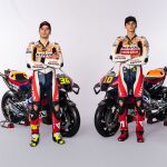 Joan Mir y Luca Marini posan con sus nuevas Honda
